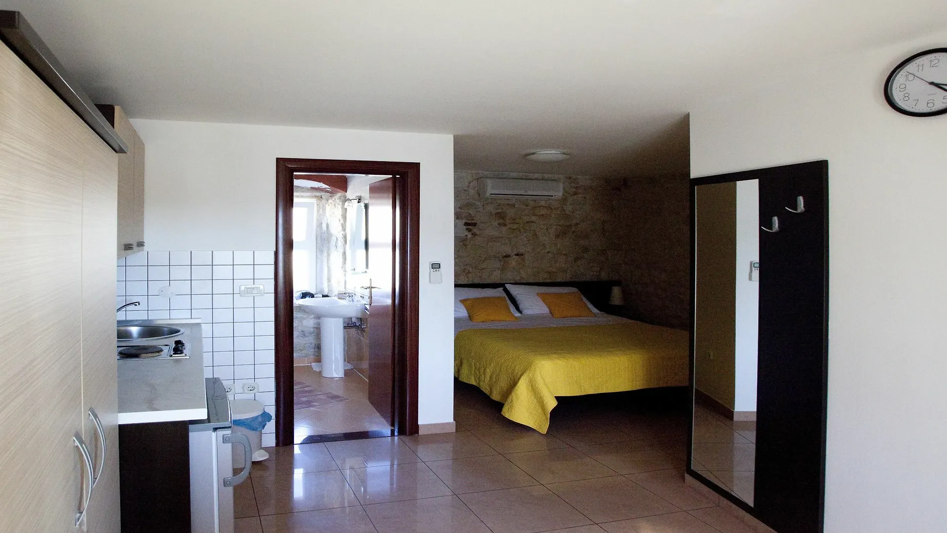 Apartments Riva トロギール クロアチア