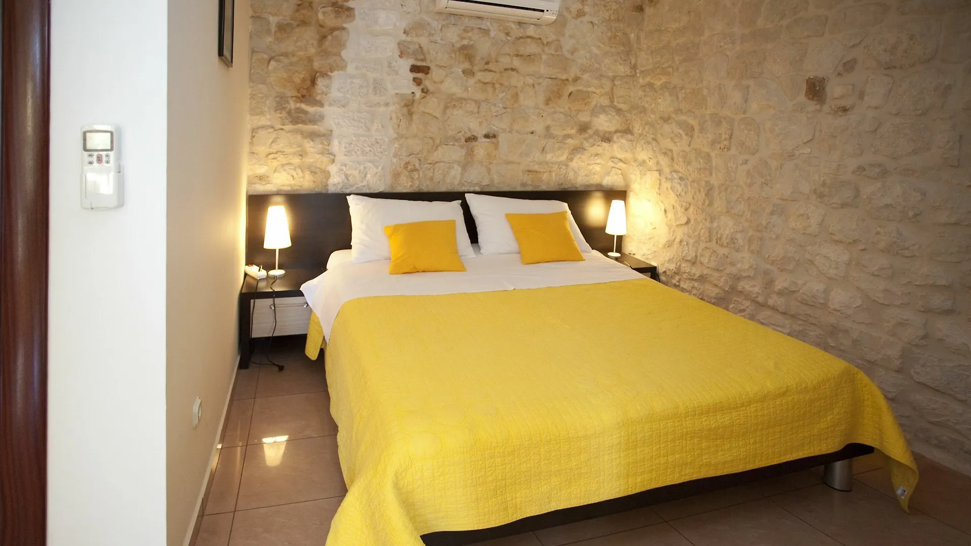 Apartments Riva Trogir 0*,