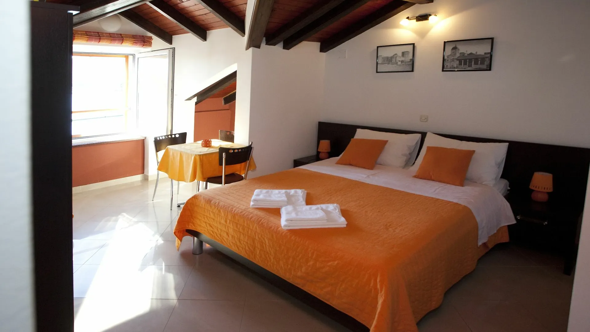Apartments Riva Trogir 0*,